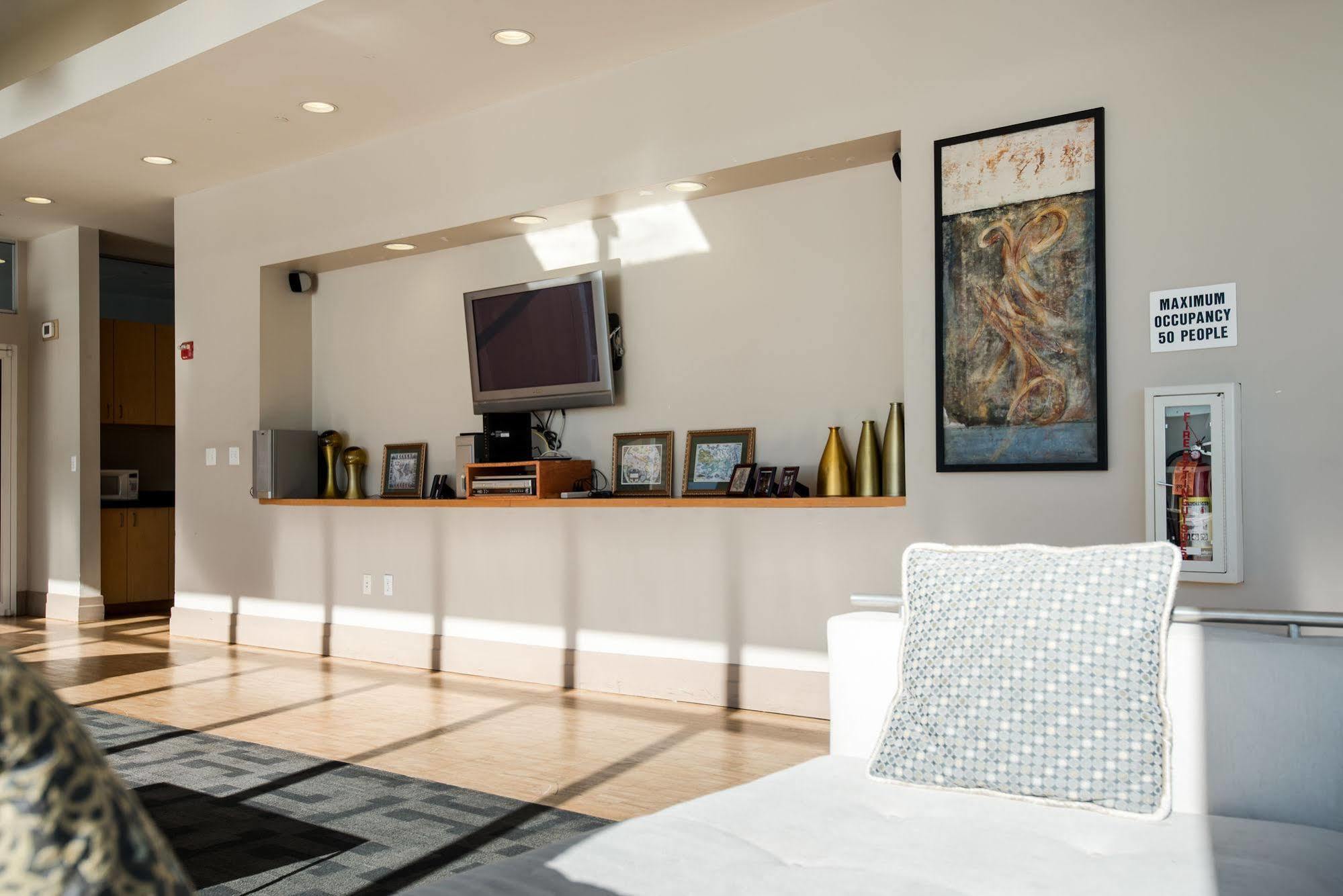 Dharma Home Suites Jc At Exchange Place Jersey City Esterno foto
