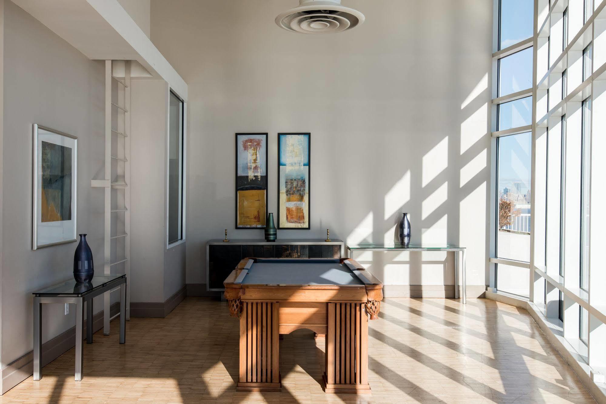 Dharma Home Suites Jc At Exchange Place Jersey City Esterno foto